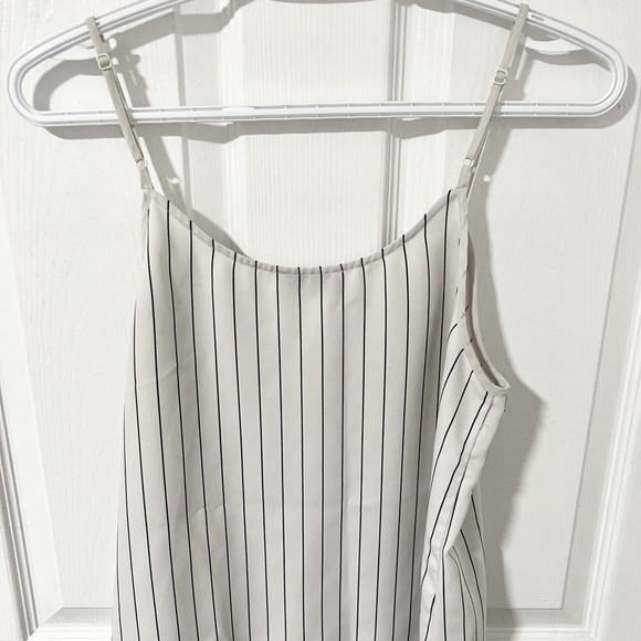 Babaton Everly Camisole Tank Top - Picture 2 of 4